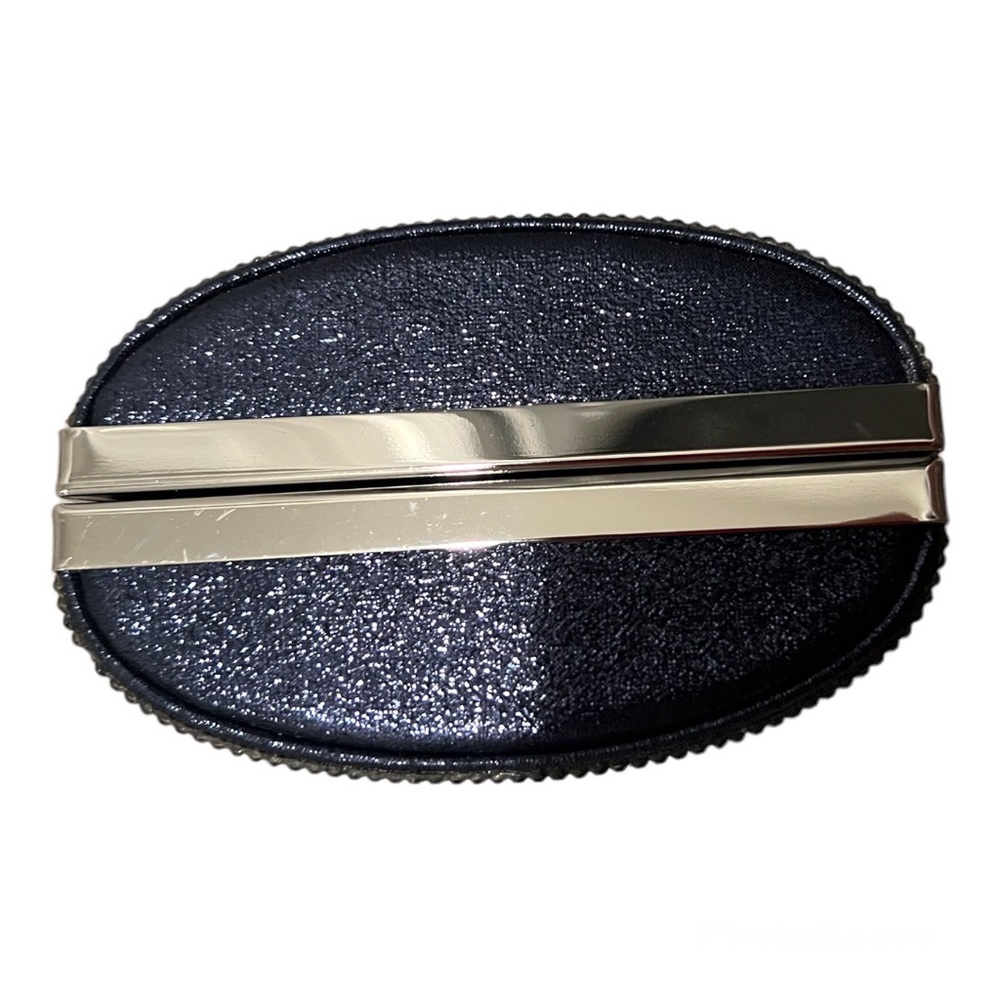 INC CLUTCH - Picture 4 of 5